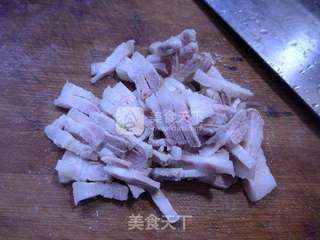 五花肉炒韭菜芽的做法步骤：2