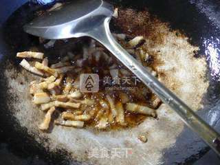 五花肉炒韭菜芽的做法步骤：4