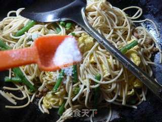 五花肉鸡蛋带豆炒面的做法步骤:13