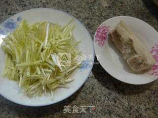 五花肉炒韭菜芽的做法步骤：1