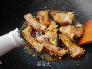 啤酒焖鱼的做法步骤:5