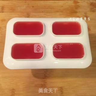 西瓜蜂蜜冰棍的做法步骤:8