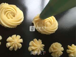 经典黄油曲奇的做法步骤:13