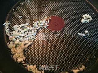 黄金熏三文鱼炒饭的做法步骤:2