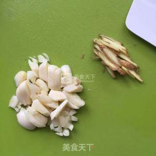 油爆潮虾的做法步骤:2