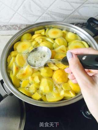 黄桃罐头的做法步骤:4