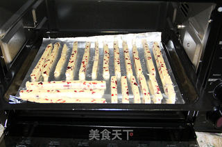 蔓越莓饼干棒的做法步骤:12