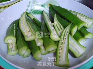 蒜蓉秋葵炒肉的做法步骤:3