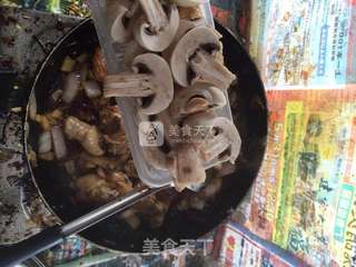 口蘑烧鸡的做法步骤:12