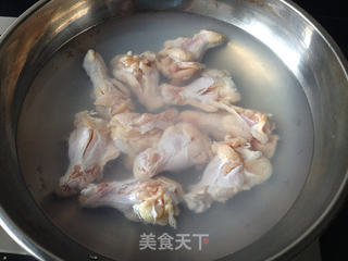 鸡尾酒烧翅根的做法步骤:3