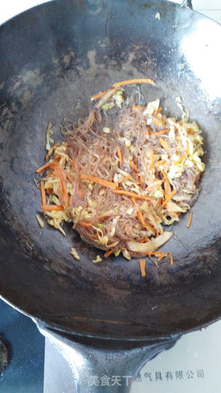 卷心菜素炒粉丝的做法步骤:8