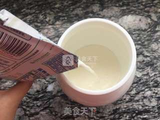 淡奶油版本丝滑酸奶的做法步骤:2