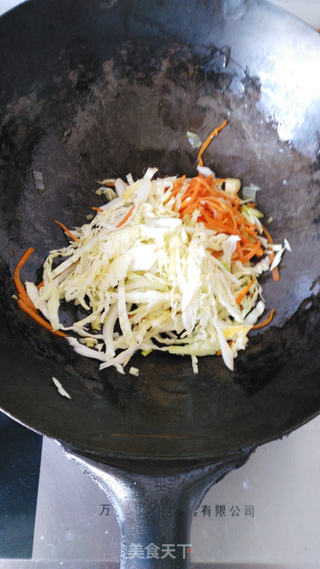 卷心菜素炒粉丝的做法步骤:5