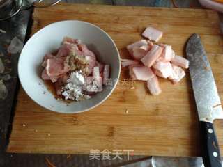 平淡的美味“花菜炒肉”的做法步骤:2