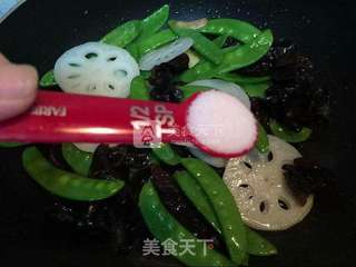 荷塘月色-荷兰豆莲藕黑木耳的做法步骤:5