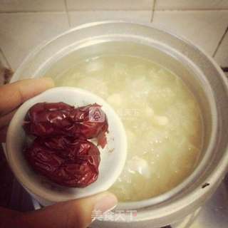 美容养颜—夏日来碗红枣莲子银耳羹 晶莹剔透—吃出你的美的做法步骤:3