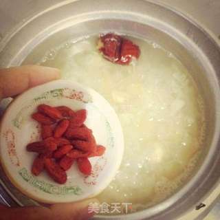 美容养颜—夏日来碗红枣莲子银耳羹 晶莹剔透—吃出你的美的做法步骤:4
