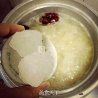 美容养颜—夏日来碗红枣莲子银耳羹 晶莹剔透—吃出你的美的做法步骤:5