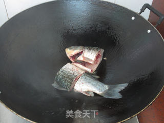 胡萝卜玉米花生鲫鱼汤的做法步骤:8