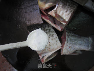 胡萝卜玉米花生鲫鱼汤的做法步骤:7