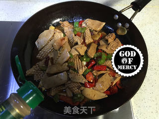 节日餐桌的必备菜爆炒腰花的做法步骤:20