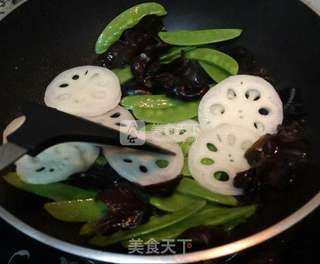 荷塘月色-荷兰豆莲藕黑木耳的做法步骤:3