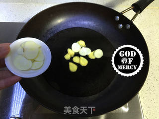 节日餐桌的必备菜爆炒腰花的做法步骤:11