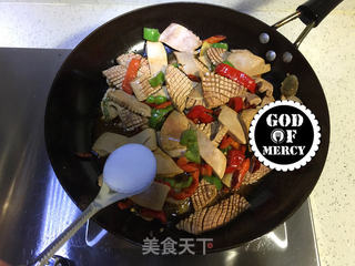 节日餐桌的必备菜爆炒腰花的做法步骤:17