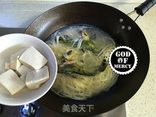 秋季美容养生药膳黄颡鱼枸杞汤面的做法步骤:5