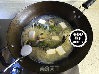 秋季美容养生药膳黄颡鱼枸杞汤面的做法步骤:6