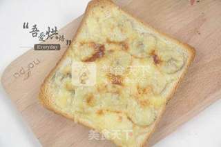 香蕉芝士面包片的做法步骤:5