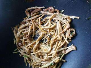 肉丝红绿金针花的做法步骤:6