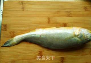 内里乾坤红烧小黄鱼的做法步骤:4