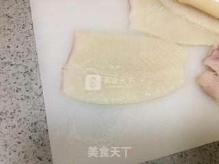 辣炒鱿鱼卷的做法步骤：1