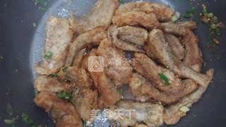 椒盐九肚鱼的做法步骤:4