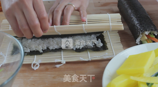 3种家常紫菜包饭(牛肉,金枪鱼,蛋卷)的做法步骤:12
