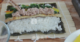 3种家常紫菜包饭(牛肉,金枪鱼,蛋卷)的做法步骤:11