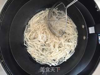 酸汤肥牛的做法步骤:7