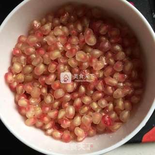 蜂蜜石榴汁的做法步骤:2
