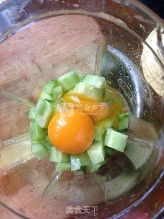 黄瓜鸡蛋饼的做法步骤:2