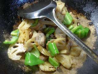 尖椒五花肉炒莲藕的做法步骤:9