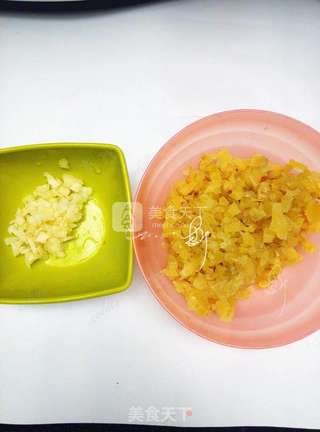 榨菜鲜肉锅贴的做法步骤:7