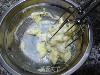 红茶牛角小西饼的做法步骤:5