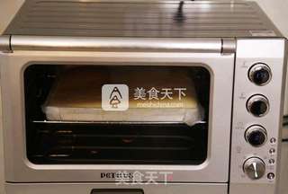 肉松戚风蛋糕卷(烤箱做蛋糕)的做法步骤:17