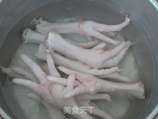 杏鲍菇卤鸡爪的做法步骤:2