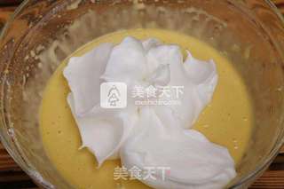 肉松戚风蛋糕卷(烤箱做蛋糕)的做法步骤:13