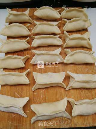 榨菜鲜肉锅贴的做法步骤:12