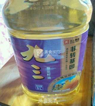 脆炸花生米的做法步骤:2