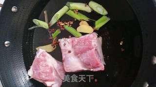 豉香回锅肉的做法步骤：1