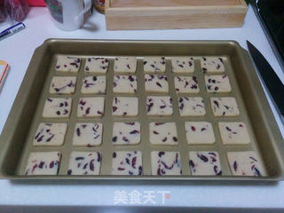 奶香蔓越莓饼干的做法步骤:12
